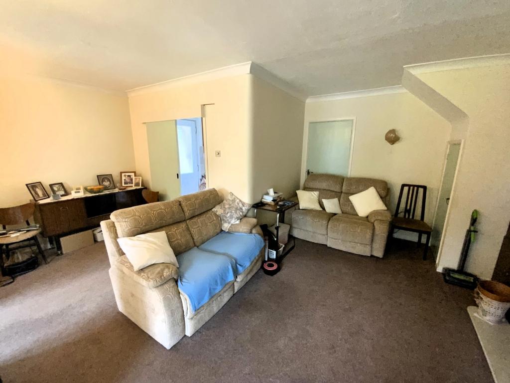 Oldfield Rise, Whitwell, Hitchin, Hertfordshire, SG4 8AP 3 bed semi