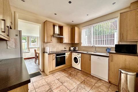2 bedroom bungalow for sale, Shepherds Hill, Romford