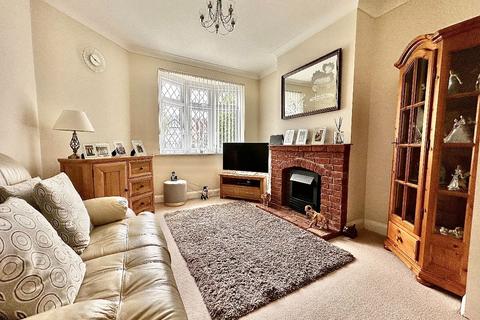 2 bedroom bungalow for sale, Shepherds Hill, Romford
