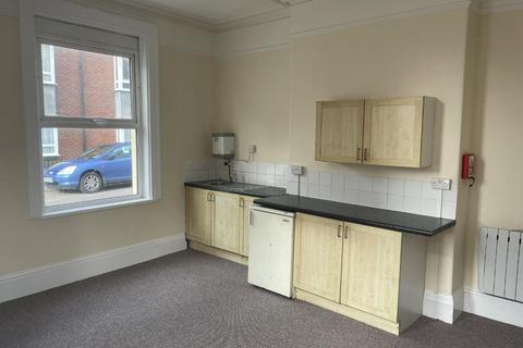 Studio to rent, Summerland Street, Barnstaple, EX32