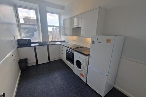 3 bedroom flat to rent, Rosemount Viaduct, Rosemount, Aberdeen, AB25