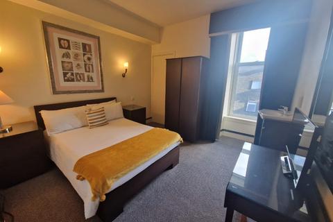 3 bedroom flat to rent, Rosemount Viaduct, Rosemount, Aberdeen, AB25