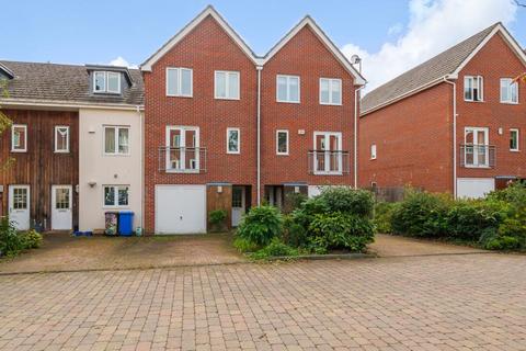 13 Brook Avenue, Ascot, SL5 7QW