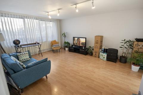 2 bedroom flat to rent, High Mount, Station Road, Hendon