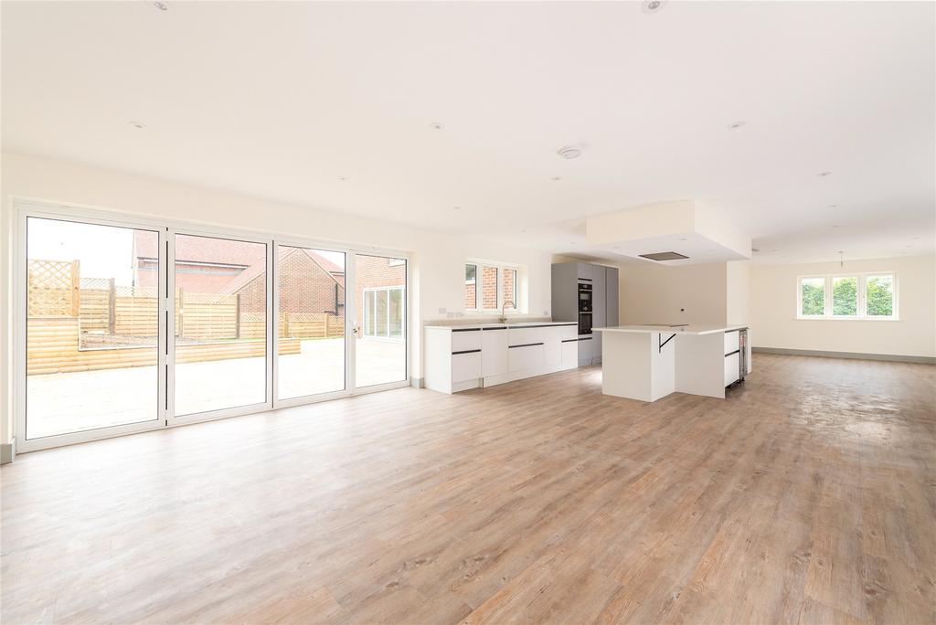 Kit/Fam/Dining Room