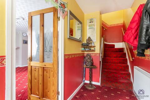 42 Ingleway, London, N12 0QN