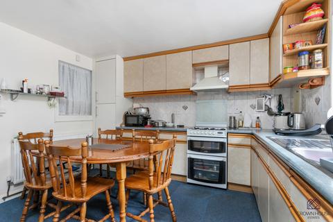 42 Ingleway, London, N12 0QN