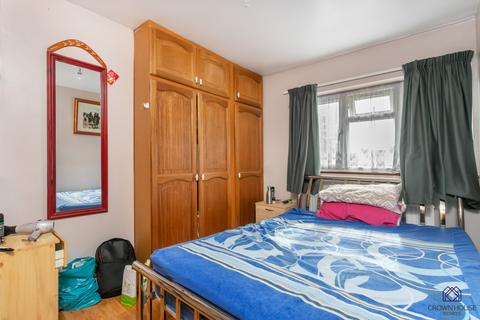42 Ingleway, London, N12 0QN