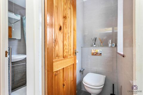42 Ingleway, London, N12 0QN