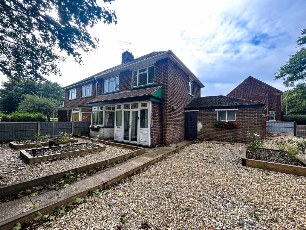 Gloucester Avenue, DN16 3 bed semidetached house for sale £150,000