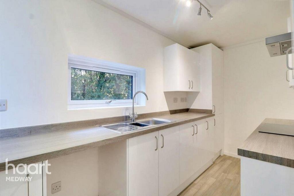 princess-mary-avenue-chatham-2-bed-apartment-1-350-pcm-312-pw