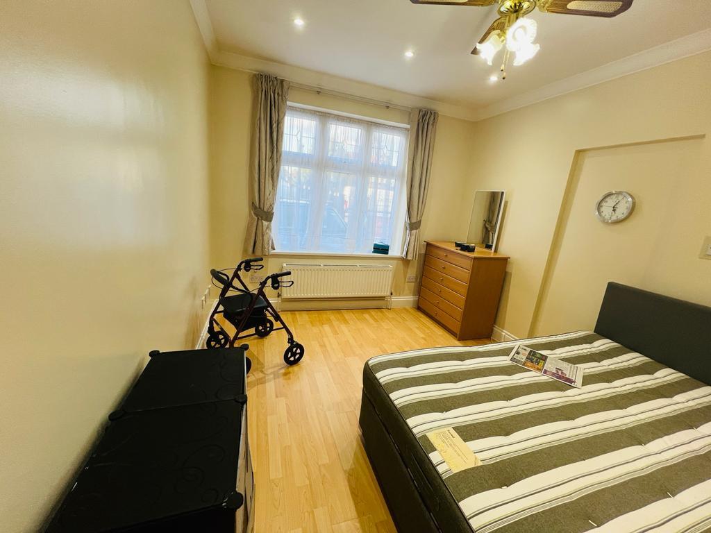 East Lane, Wembley HA0 1 bed flat £1,300 pcm (£300 pw)