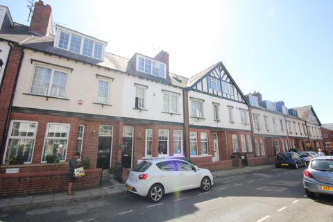 4 bedroom terraced house to rent, Queen Anne`s Road, Bootham, York, YO30