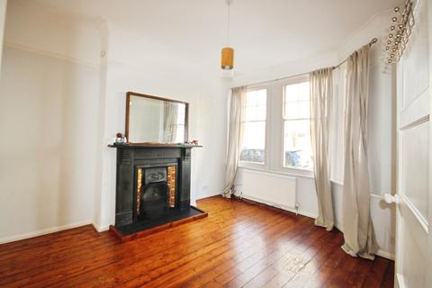 4 bedroom terraced house to rent, Queen Anne`s Road, Bootham, York, YO30