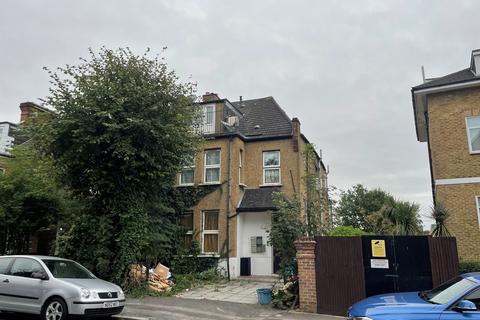 8d Eldon Park, London, SE25 4JQ