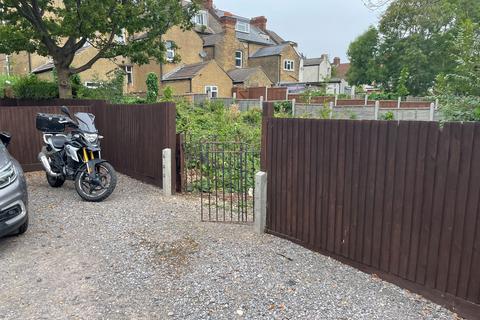 8d Eldon Park, London, SE25 4JQ