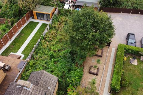 8d Eldon Park, London, SE25 4JQ