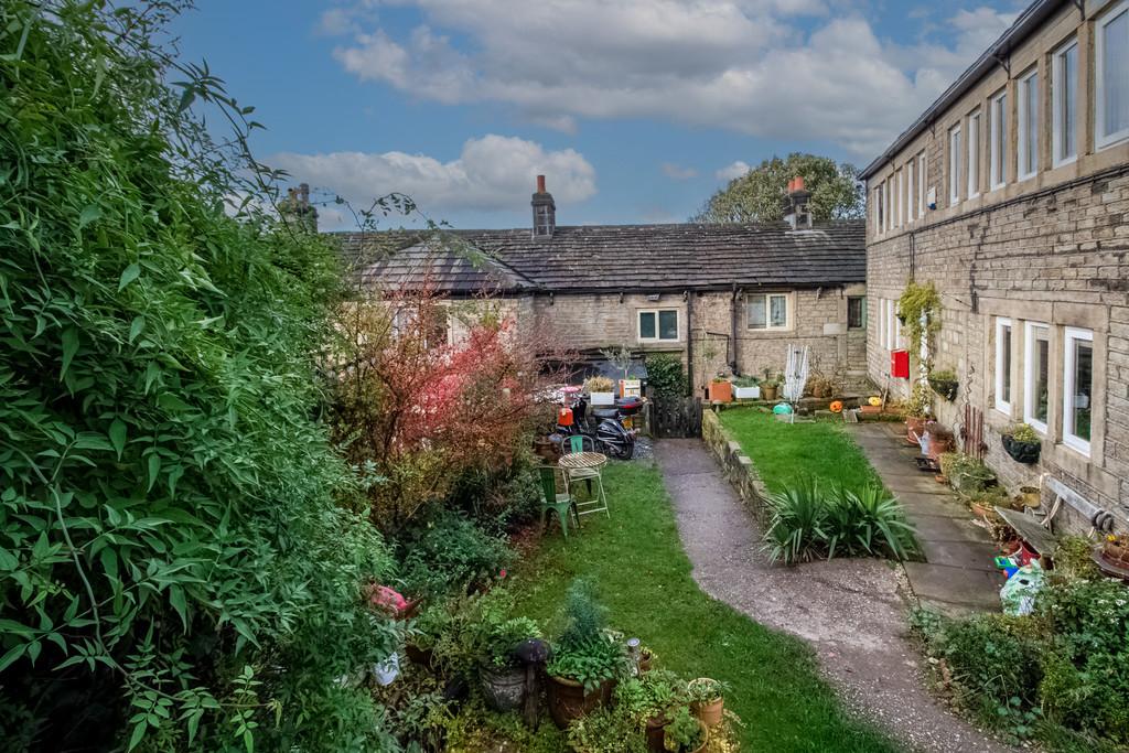 Cliff Road, Holmfirth 3 bed terraced house for sale £300,000