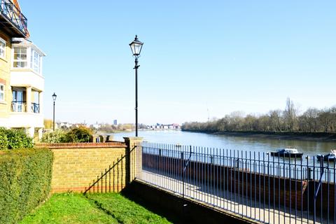 1 bedroom apartment to rent, Regency Quay, Chiswick