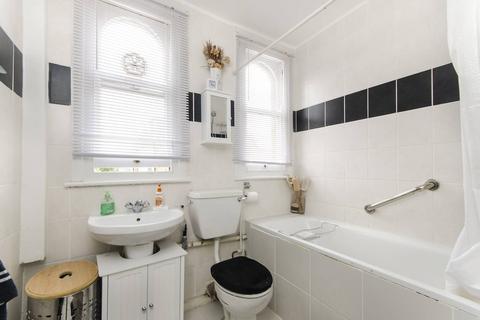 2 bedroom flat for sale, Arlingford Road, Brixton, London, SW2