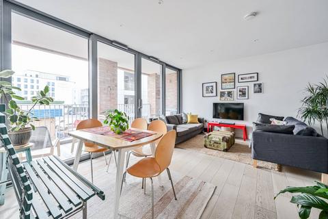 3 bedroom flat for sale - Wade House, Wadeson Street, Victoria Park, London, E2