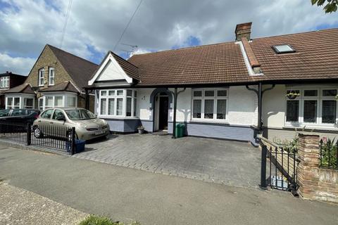 2 bedroom bungalow for sale, Southborough Drive SS0