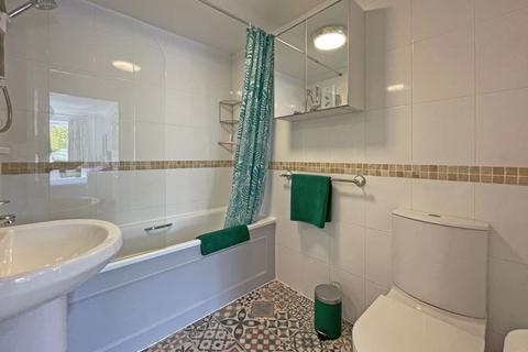 7, Lucy Court Acland Road, Exeter, EX4 6AG