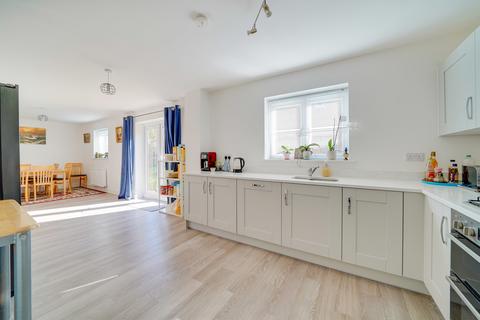 5 bedroom detached house for sale - Hammond Close, Royston
