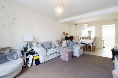 82 Trelawney Avenue, Langley, Slough, SL3 8RW