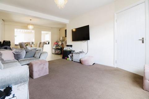 82 Trelawney Avenue, Langley, Slough, SL3 8RW
