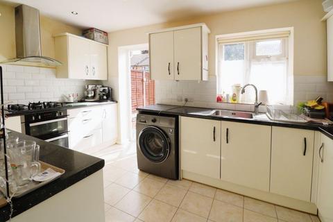 82 Trelawney Avenue, Langley, Slough, SL3 8RW