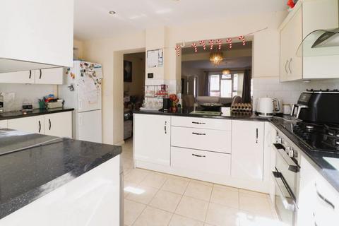 82 Trelawney Avenue, Langley, Slough, SL3 8RW