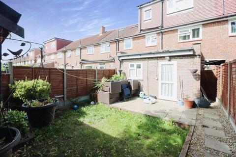 82 Trelawney Avenue, Langley, Slough, SL3 8RW