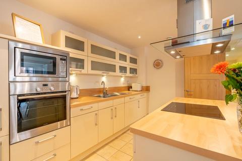 2 bedroom flat for sale, St. Agnes Place, Chichester