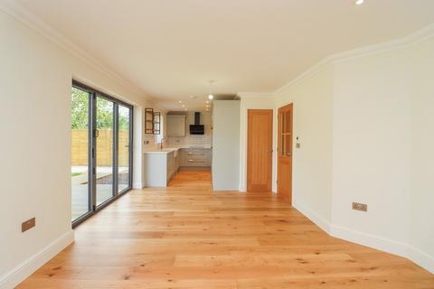 2 bedroom detached bungalow for sale - Heath Road, East Bergholt