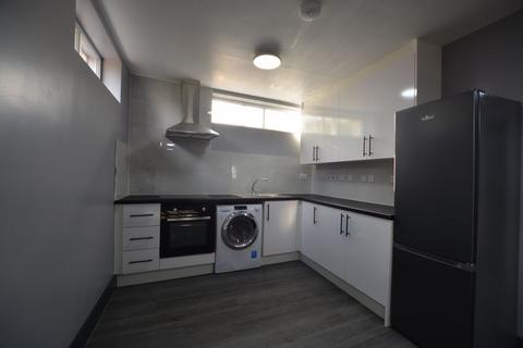 Studio to rent, Tilbury Close, Reading