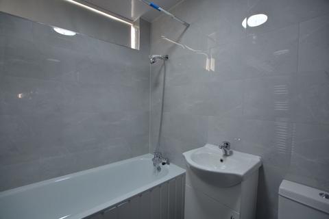 Studio to rent, Tilbury Close, Reading