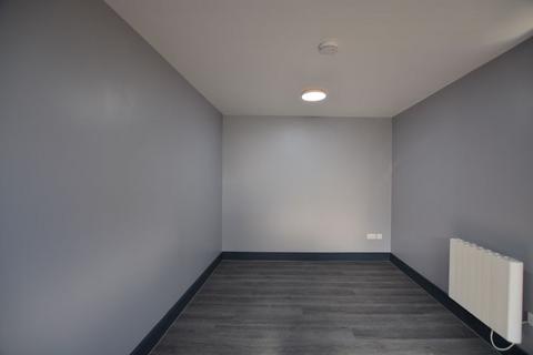 Studio to rent, Tilbury Close, Reading