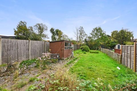 3 bedroom semi-detached house for sale - Jubilee Drive, Ruislip