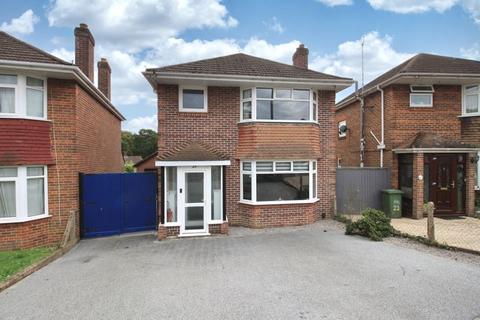 25 Burnham Chase, Southampton, SO18 5DG