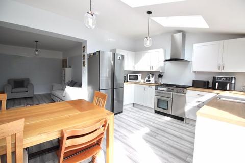 25 Burnham Chase, Southampton, SO18 5DG