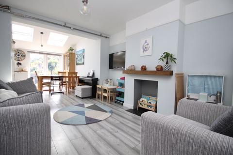 25 Burnham Chase, Southampton, SO18 5DG