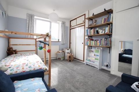 25 Burnham Chase, Southampton, SO18 5DG
