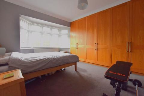4 bedroom semi-detached house for sale - Pinner Park Gardens, Harrow