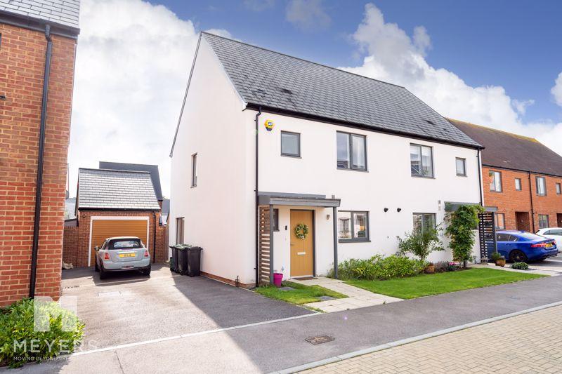 Juno Road, St. Leonards, Ringwood, BH24 3 bed semidetached house for