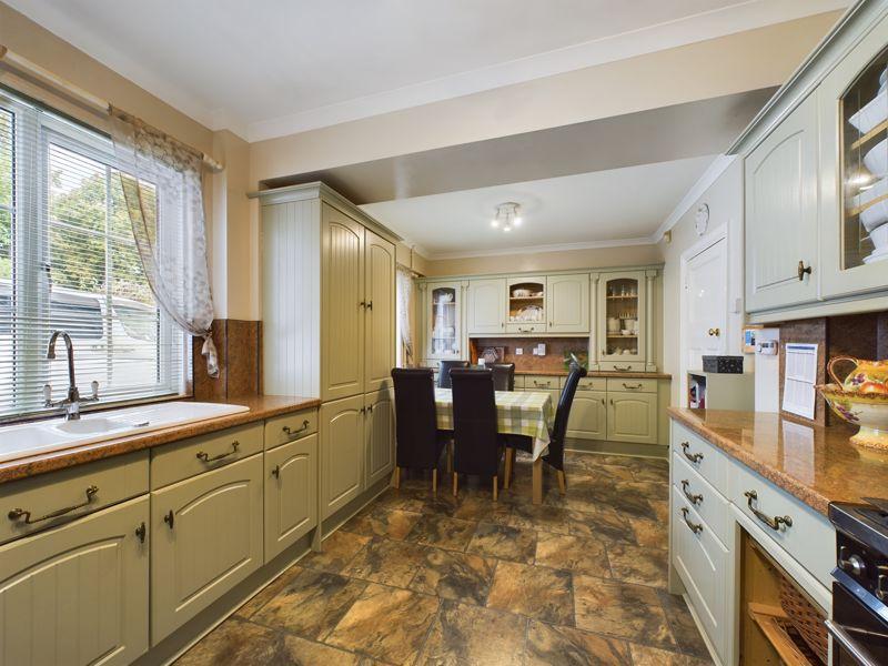 Avenue Road, Abergavenny 5 bed detached house for sale £900,000