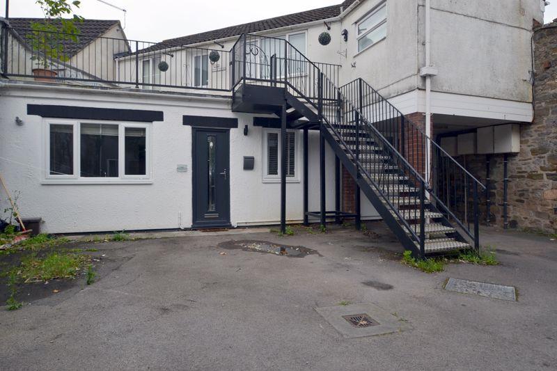 Lower Queens Road, Clevedon 2 bed apartment £895 pcm (£207 pw)