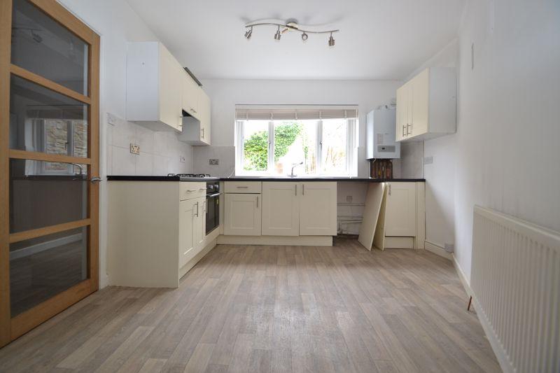 Lower Queens Road, Clevedon 2 bed apartment £895 pcm (£207 pw)