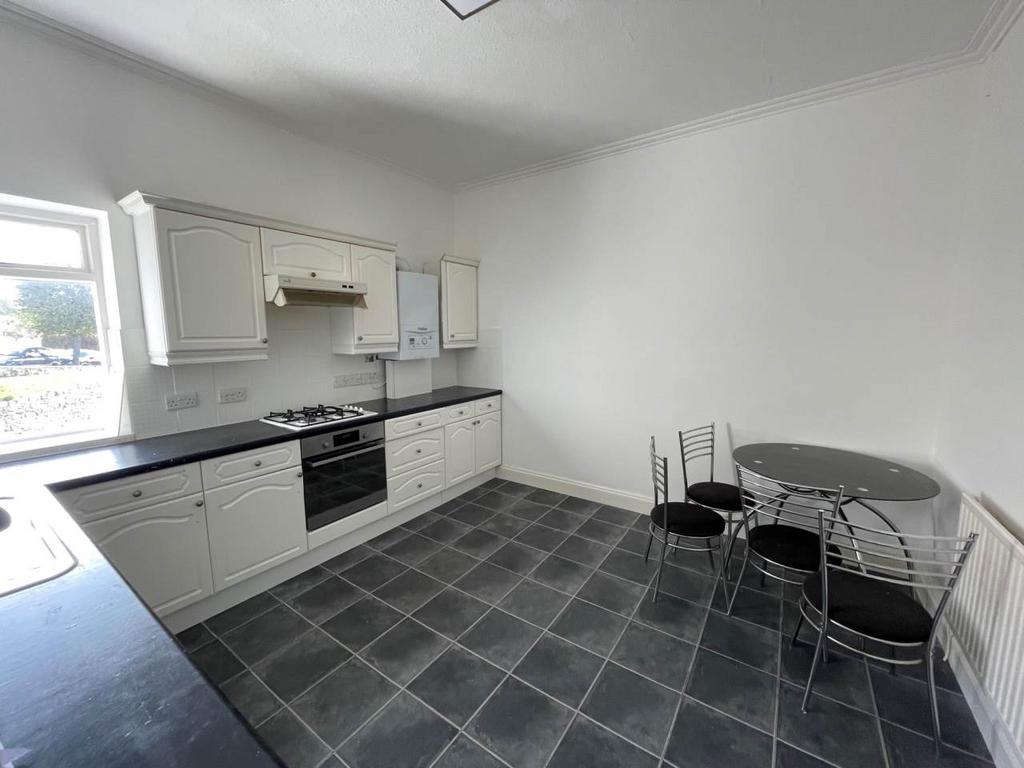 Upper Church Road, WestonsuperMare... 2 bed flat £875 pcm (£202 pw)