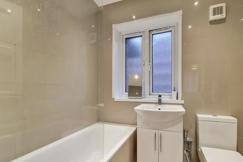 4 bedroom terraced house to rent - Blanchedowne, London SE5